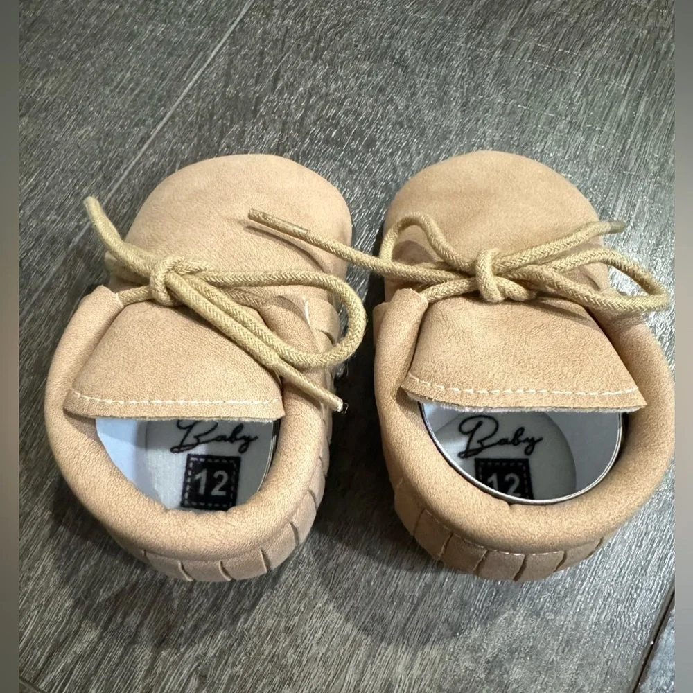 NEW baby moccasin shoes light tan brown size 4